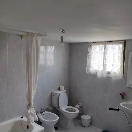 Casa Castrillon بيت للعطل *